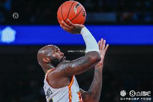 高效全能！多米尼克-琼斯半场13中9&4记三分砍下26分5板5助3断