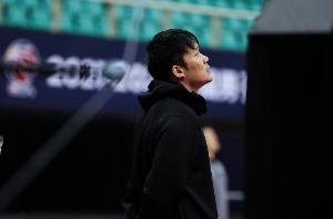 广州主帅：丁彦雨航之前的伤较严重 就剩5场球 对他来说复出很难