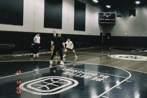 林葳社媒晒照与训练师合练 球迷留言予以鼓励