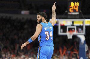 作用明显！肯威本场出战7分37秒得0分 但在场时雷霆24-9净胜15分