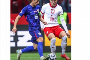 光速变脸😅欢呼莱万被撤队长的波兰国脚：搞错了，我不是说莱万