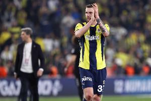 记者：费内巴切与什克达个人条款，现与巴黎正就付款方式进行谈判