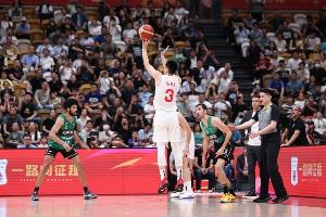 媒体人：胡明轩给内线吊球润物细无声 但本场他个人进攻毫无感觉