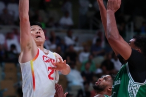 中流砥柱！胡金秋10中9超高效砍20分5篮板 罚球仅9中2需加强