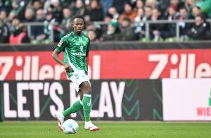 记者：莱斯特城、伊镇、巴黎FC、汉堡有意曼城边卫卡博雷