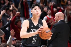 网记：崔永熙准备在洛杉矶参加5v5训练 他或是一些球队的一个选择