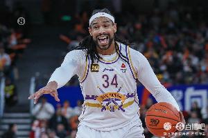 媒体人：萨林杰脾气性格难以把控 到广东遇到杜锋指导得收敛收敛