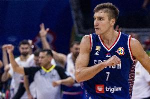 不光会终结！博格丹5中4贡献11分 7助并列全场最高 5失误略辣眼