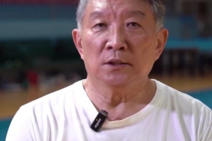 宫鲁鸣：中国女篮肯定找强队去热身&不怕输球 从现在就打世界强队