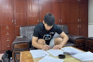 广东男篮小将陈家政晒签约照：归零  重启 向上 感恩一切