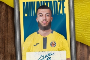 官方：比利亚雷亚尔签下格鲁吉亚前锋米卡乌塔泽，签约至2031年夏