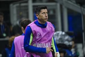 世体：新月和胜利曾超1亿欧年薪报价莱万被拒，他希望留在巴萨