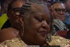 安东尼深情致谢：母亲诠释了什么是爱与牺牲 爱很热烈奉献很沉默