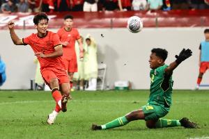 表现不佳！向余望社媒被冲：发配海沟 大学校队水平 去踢苏超...