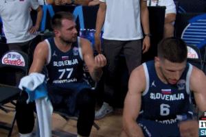 给点力啊！意大利连中三分将分差迫近至7分 东契奇暂停时激励队友