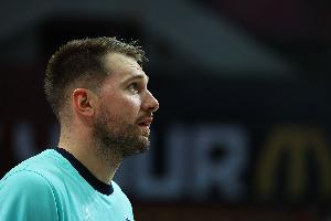 男篮欧锦赛1/4决赛第三组对阵：德国VS斯洛文尼亚