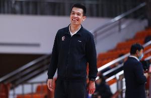 解立彬：球队本赛季表现顽强 凝聚力&防守是连冠关键