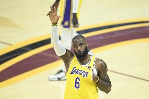 杨毅：詹姆斯玩了骑士两回 骑士就没打算给他再养老送终