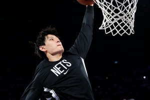 孟祥宇：篮网充分榨干了曾凡博的商业价值 连装都不装了