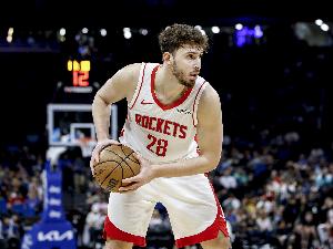 体坛记者：火箭光想靠体型碾过去不好用 空间不佳&进攻发起单调