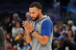 库里：这赛程简直疯狂&堪称史上最魔幻的开局 脖子被抓没啥感觉