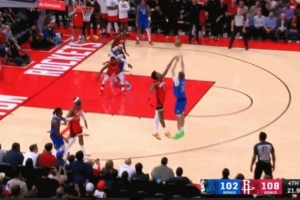 遮天蔽日！弗拉格绝境三分遭阿门迎面大帽 伊森反击扣篮带走比赛