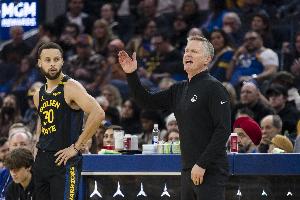 科尔：不在乎医生怎么说 我现在就做决定 库里明天将不会出战国王