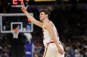 可圈可点！波斯特半场7中3贡献9分4板2助 正负值+9