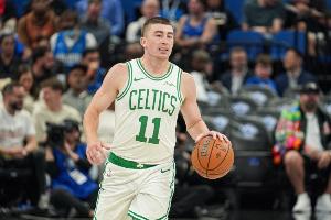 状态不佳！普理查德8中2&三分6中1仅拿5分5板4助 出现3失误