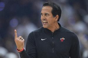 斯波谈绝杀：助教奎因发明的&我让他画出来 战术条我们留4年了