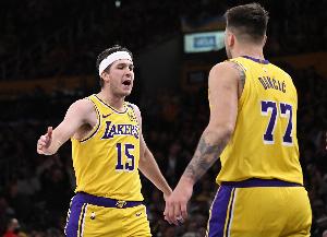 里夫斯中场投篮赢了你？东契奇：这不是真的 都是我赢的😂