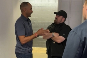 有记者曾问哈里森为何没被解雇 哈里森：时间会证明我对错与否