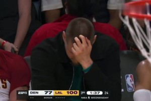 掘金今天被湖人大火收汁，约基奇在场下都忍不住捂脸挠头😂