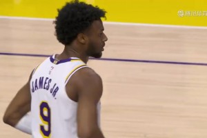 被公牛一顿暴揍！湖人大比分落后，提前投降，换上了布朗尼