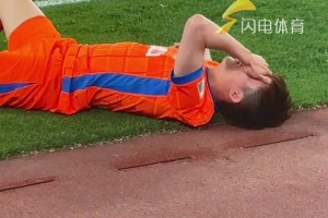 王彤伤退，李霄鹏、蒿俊闵送上安慰和鼓励，希望无大碍