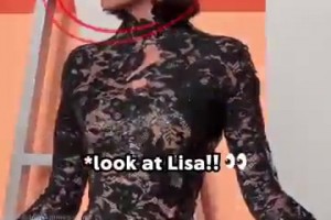 肯豆没想到风头居然被Lisa抢了，瞪了一眼愤愤离开