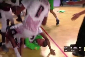 估计很少人知道！三球曾场上掌掴立陶宛球员😬导致双方大打出手