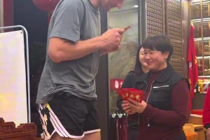 🤭老外来国内打野球最开心的就是这个时候了~