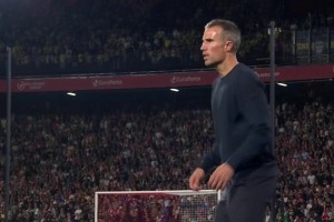 费内巴切遭绝杀！哈迪-穆萨补时头球破门！范佩西怒吼挥拳庆祝！