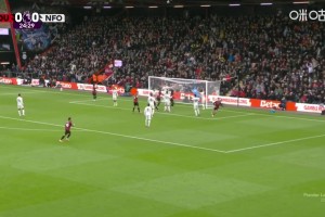 惊呆队友+对手😱！塔弗尼尔角球直接攻破森林队大门