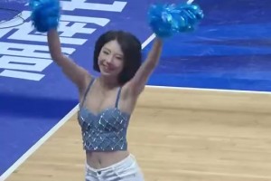 哇塞！NBL的啦啦队姐姐也太美了，这颜值和身材真没得说😍