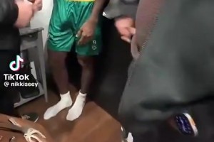 现场抓奸！喀麦隆国脚恩加马勒乌出轨被女友发现并当面对质！